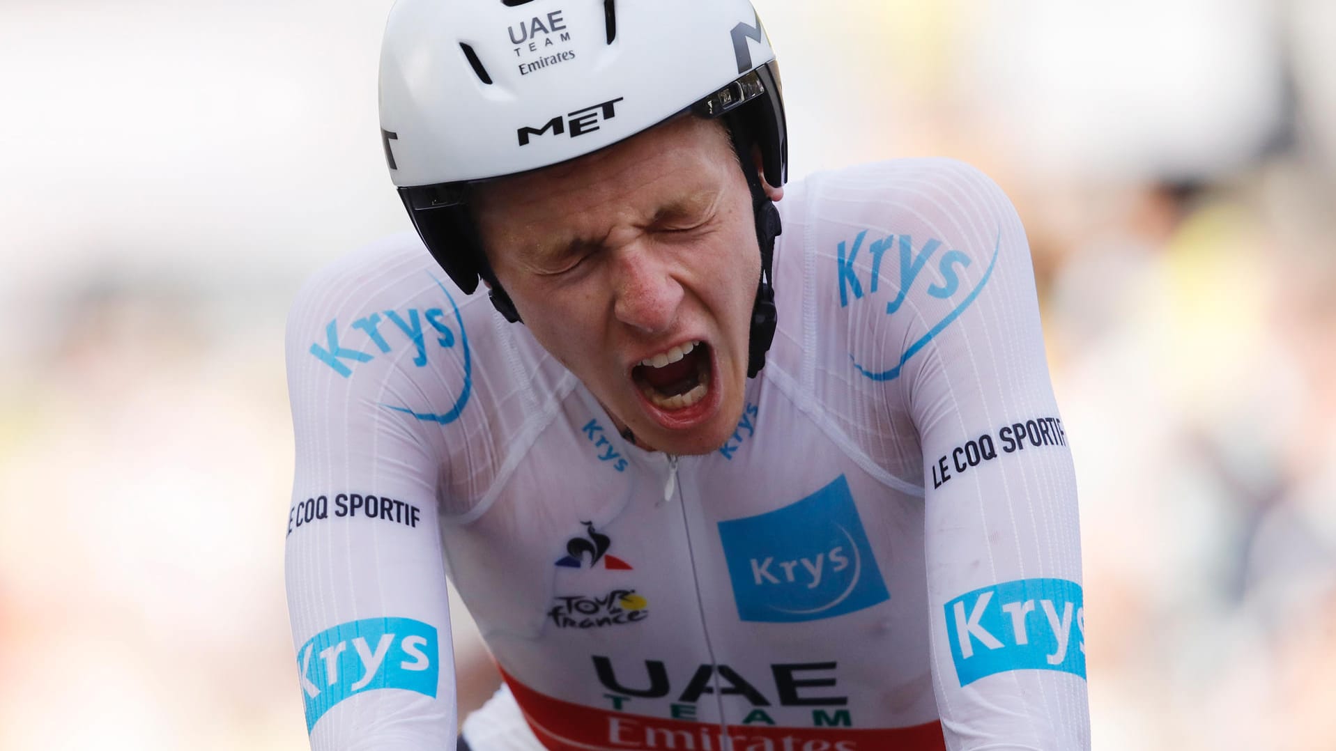 Sieg beim Zeitfahren einen Tag vor Tour-Schluss: Tadej Pogacar beim überqueren der Ziellinie in La Planche des Belles Filles.