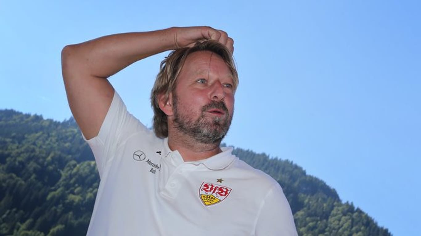 Plant vorerst keine Stuttgarter Neuverpflichtungen: VfB-Sportdirektor Sven Mislintat.