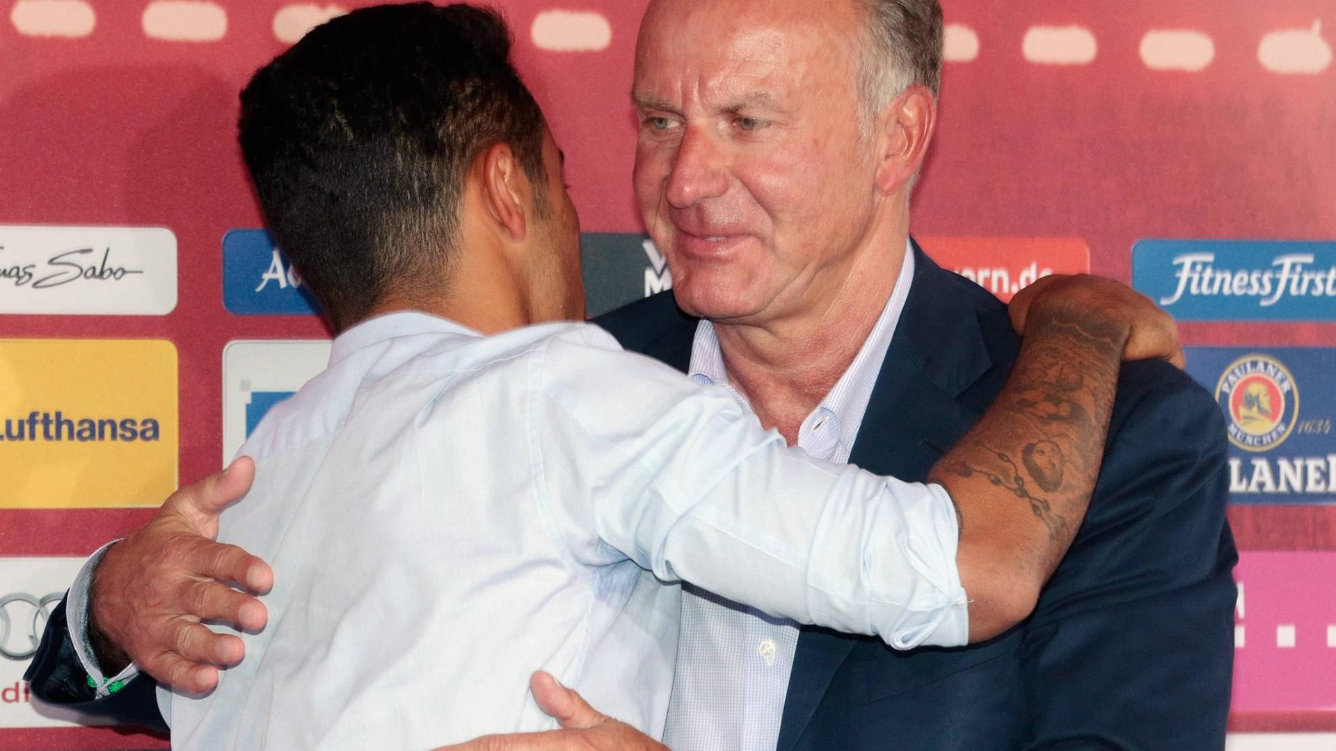 Hatten schon vor sieben Jahren ein gutes Verhältnis: Thiago (l.) und Karl-Heinz Rummenigge bei der Vorstellung des Spaniers im Jahr 2013.