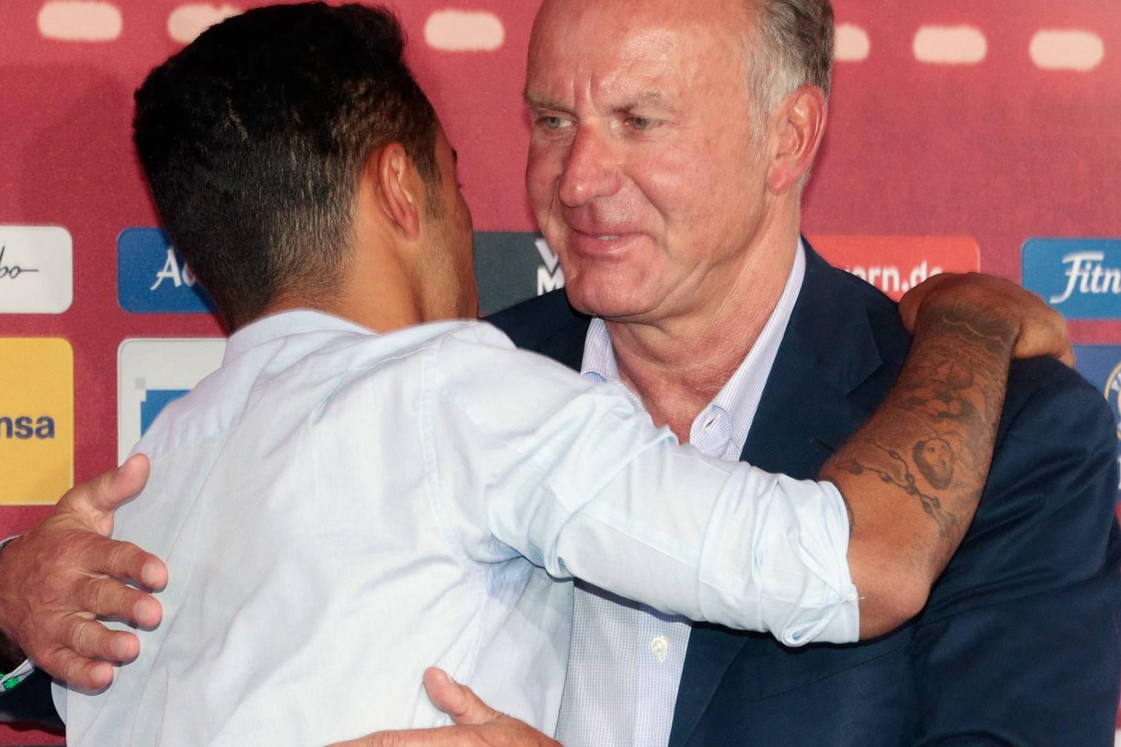 Hatten schon vor sieben Jahren ein gutes Verhältnis: Thiago (l.) und Karl-Heinz Rummenigge bei der Vorstellung des Spaniers im Jahr 2013.