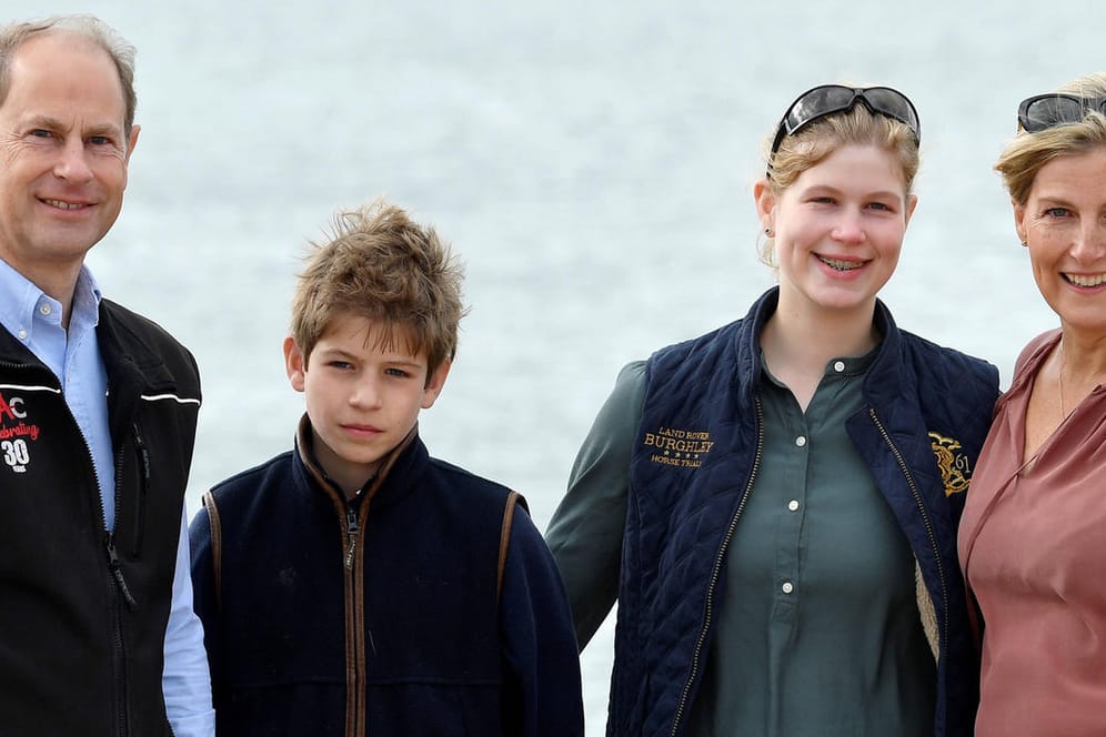 Prinz Edward und Gräfin Sophie: Die beiden haben mit ihren Kindern Müll am Strand aufgesammelt.
