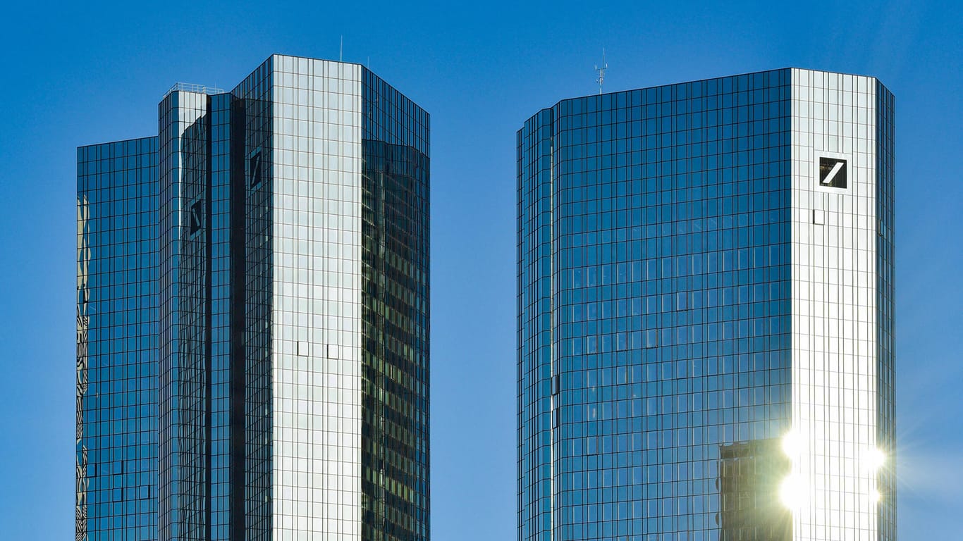 Die Zentrale der Deutschen Bank in Frankfurt (Symbolbild): In dem Datenleck werden Banken weltweit aufgeführt.