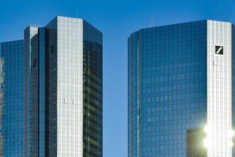 Die Zentrale der Deutschen Bank in Frankfurt (Symbolbild): In dem Datenleck werden Banken weltweit aufgeführt.