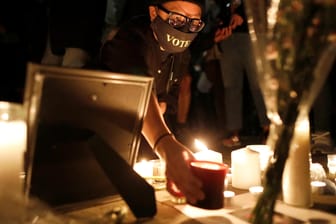 Trauer in New York: Demonstranten gedenken der verstorbenen Ruth Bader Ginsburg