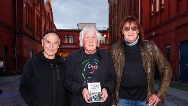 Wolfgang Martin stellt sein Buch "Wie die Westmusik ins Ost-Radio kam" in Berlin vor.