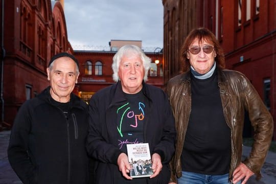 Wolfgang Martin stellt sein Buch "Wie die Westmusik ins Ost-Radio kam" in Berlin vor.