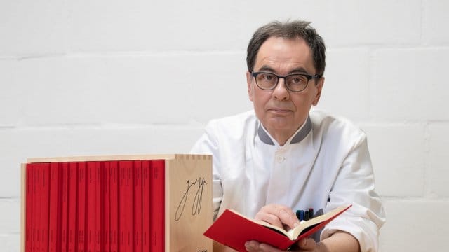 Verleger Gerhard Steidl präsentiert die Neue Göttinger Ausgabe.