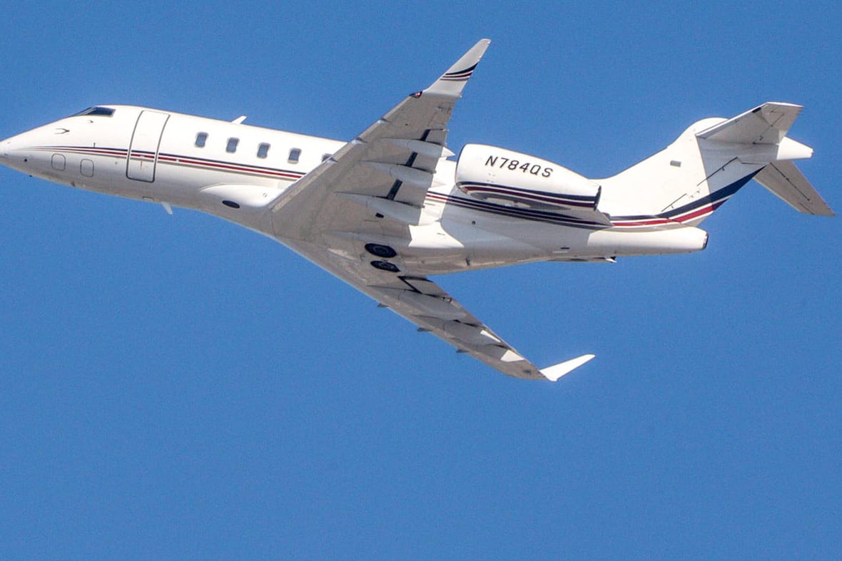 Ein Privatjet nahe Los Angeles: Der Konsum weniger Reiche verursache enorme Mengen CO2-Ausstoß, klagt die Entwicklungsorganisation Oxfam.