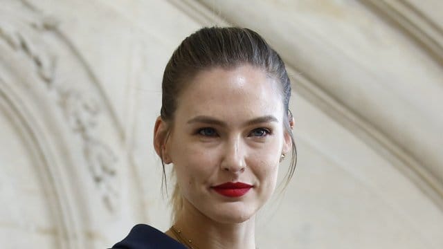 An einer Einrichtung für Menschen mit Behinderungen hat Bar Refaeli ihren Sozialdienst angetreten. An einer Einrichtung für Menschen mit Behinderungen hat Bar Refaeli ihren Sozialdienst angetreten.