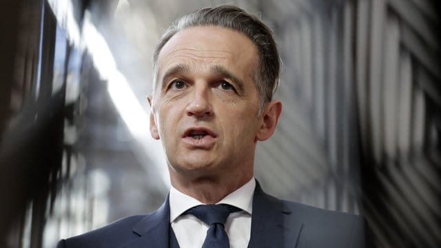 Heiko Maas (SPD), Bundesaußenminister, spricht mit Journalisten vor einem Treffen der EU-Außenminister im Gebäude des Europäischen Rates. Heiko Maas (SPD), Bundesaußenminister, spricht mit Journalisten vor einem Treffen der EU-Außenminister im Gebäude des Europäischen Rates.