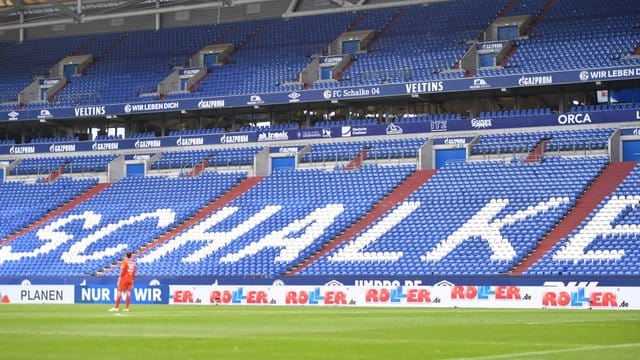 Schalkes erstes Saison-Heimspiel in der Veltins Arena droht ohne Zuschauer stattzufinden. Schalkes erstes Saison-Heimspiel in der Veltins Arena droht ohne Zuschauer stattzufinden.