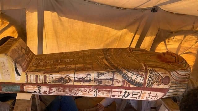Ein antiker Sarkophag in der bekannten Grabstätte Sakkara. Ein antiker Sarkophag in der bekannten Grabstätte Sakkara.