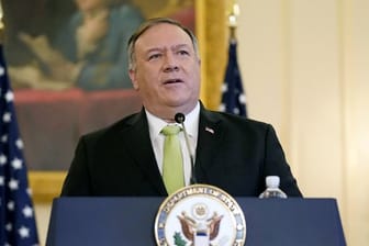 US-Außenminister Mike Pompeo kündigt neue Sanktionen gegen den Iran und seine Unterstützer an.