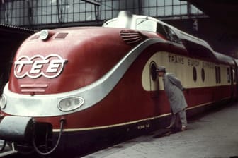 Ein "Trans Europ Express"-Zug auf dem Frankfurter Hauptbahnhof (Archivbild): Das neue Schnellzug-Netz soll an den legendären TEE anknüpfen.
