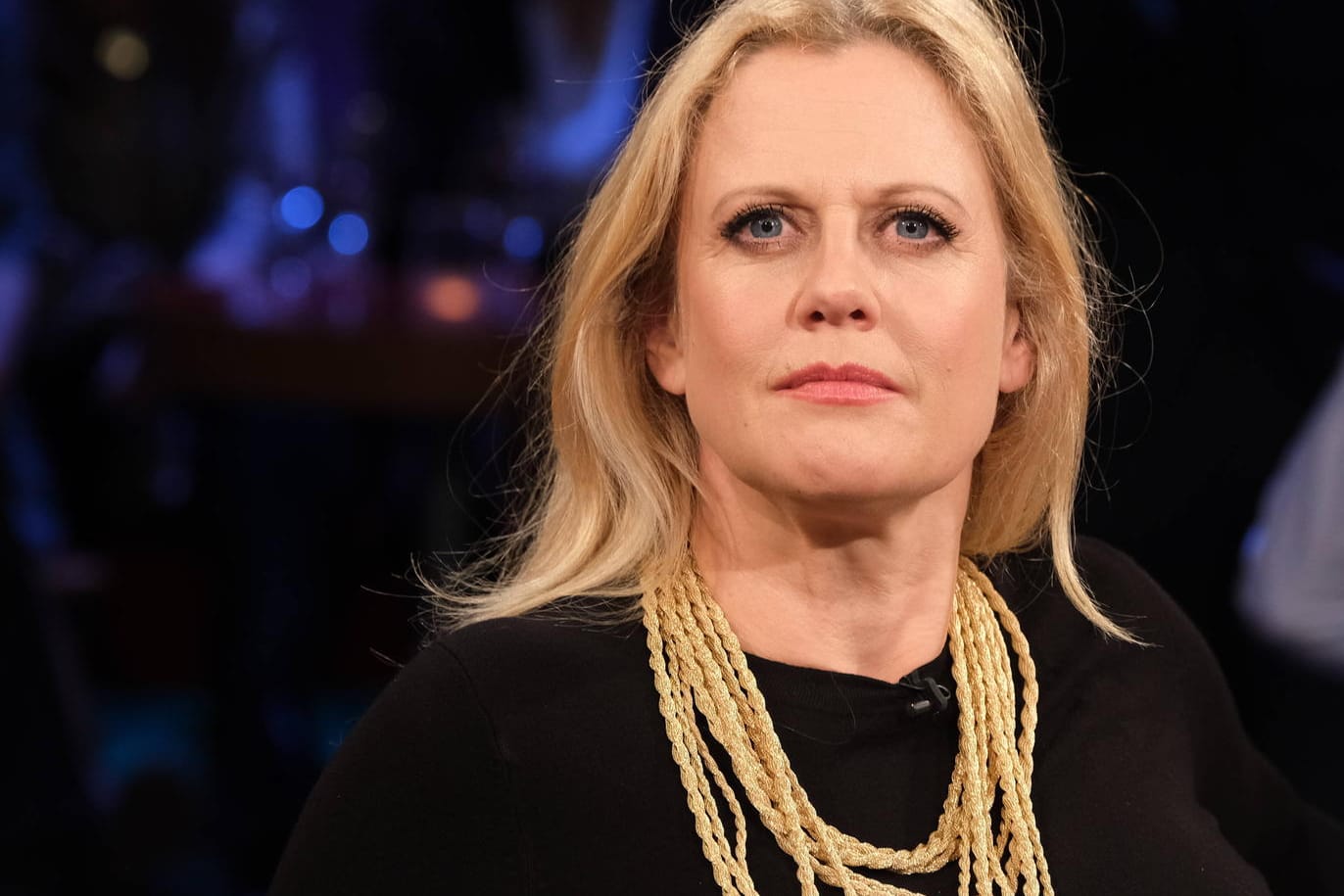 Barbara Schöneberger im NDR-Studio (Archivbild): Die Moderatorin ist dafür, dass Kinder wieder mehr Zeit ohne Smartphones verbringen.