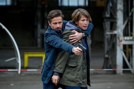 Die neue SOKO-Chefin Helena Jung (Sonja Baum) und Bodo Neuer (Roman Knižka), ihr Ex-Chef vom LKA.