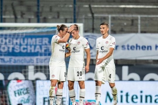 Nach dem Spielende können sich Paulis Spieler über den Punktgewinn freuen.
