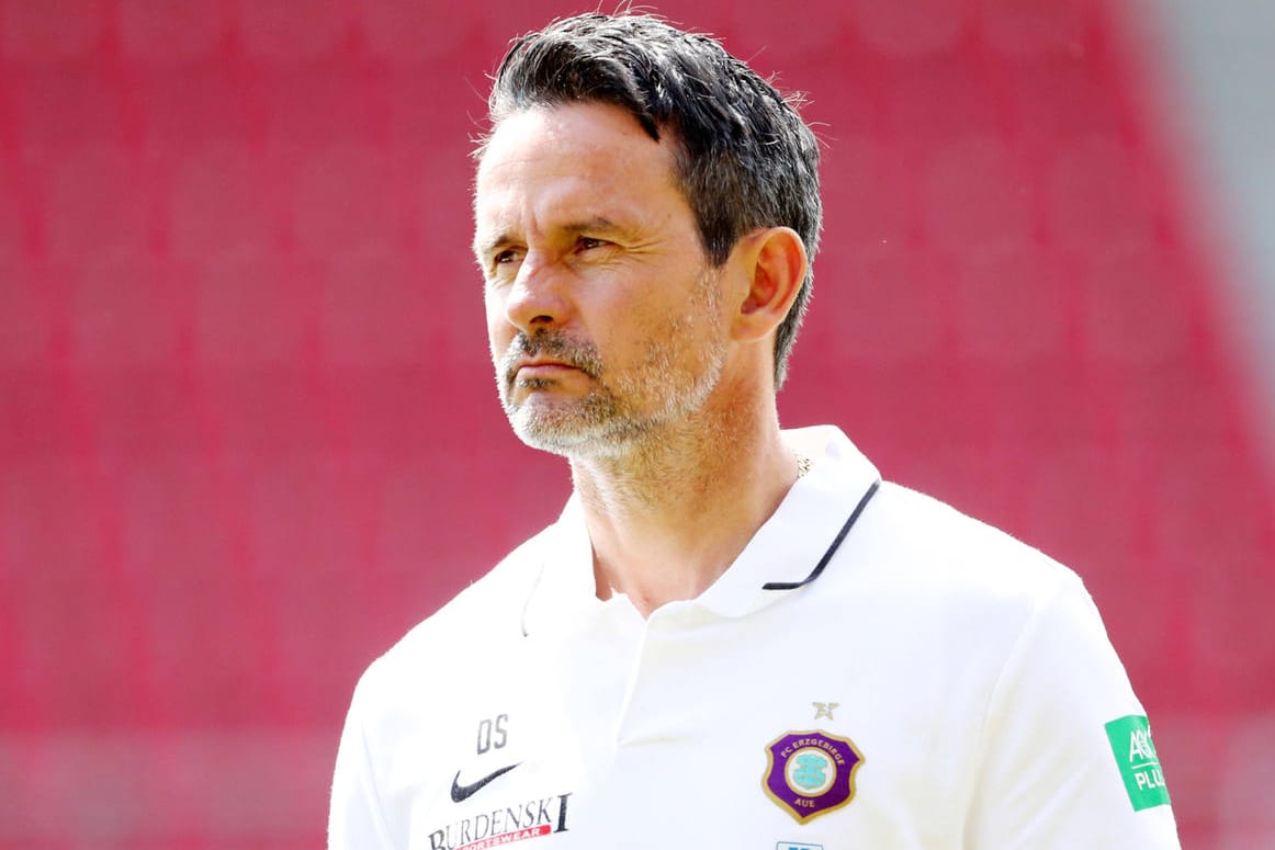 Erfahrener Mann: Dirk Schuster ist seit einem Jahr Trainer in Aue. Nach dem ersten Spieltag steht er mit den Sachsen auf Platz eins.