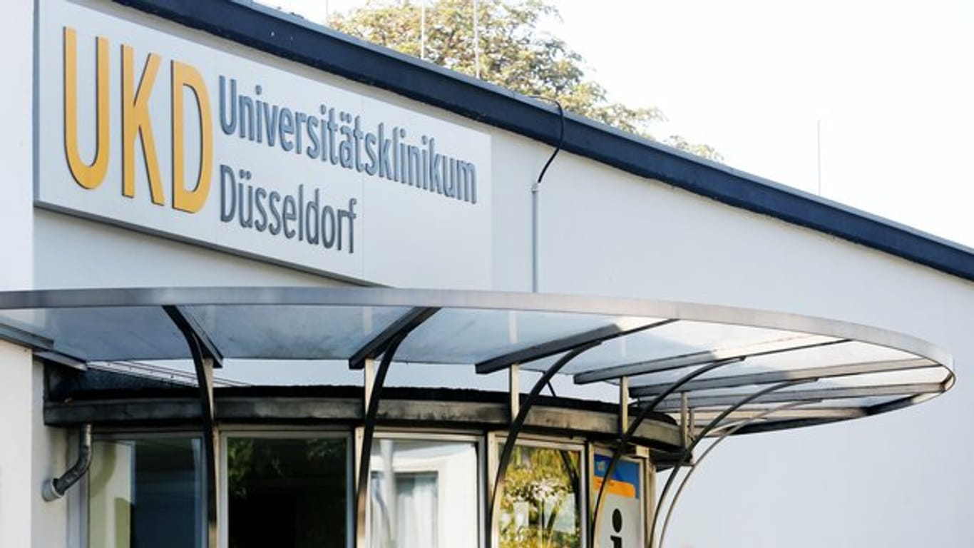 Der Haupteingang der Uniklinik Düsseldorf: Die mutmaßlichen Hacker, die den IT-Ausfall an der Klinik bewirkten, sollen aus Russland kommen.