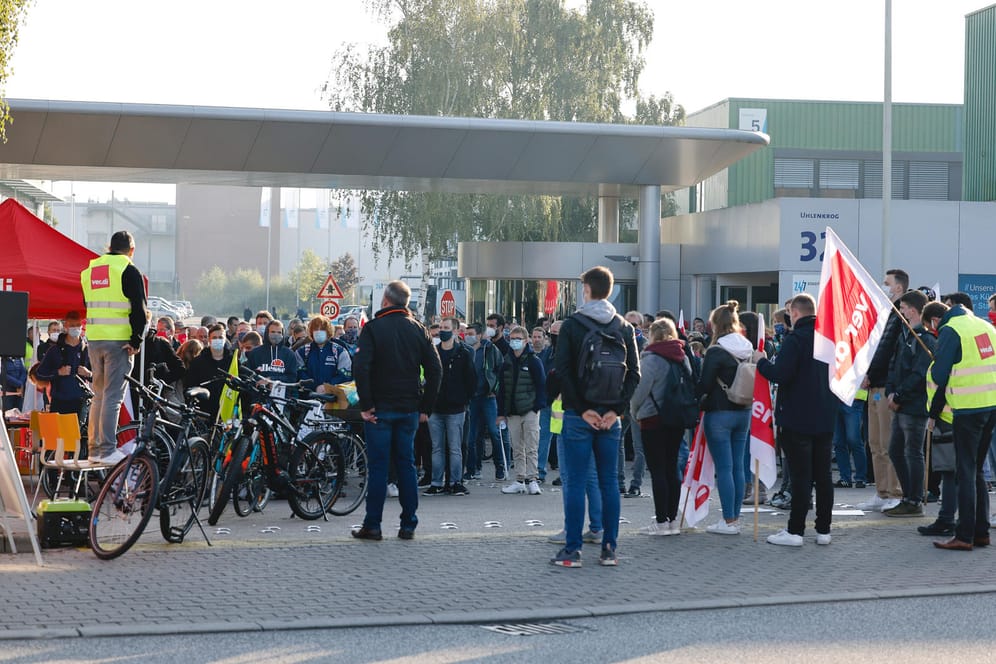 Mitarbeiter der Stadtwerke Kiel: In mehreren Bundesländern haben am Dienstag die angekündigten Warnstreiks begonnen.