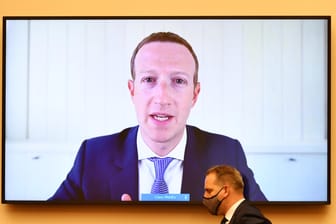 Facebook-Chef Mark Zuckerberg gibt in einer Videokonferenz ein Statement ab: Der Streit zwischen dem Unternehmen und den EU-Datenschutzbehörden spitzt sich zu.