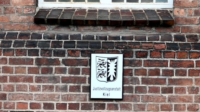 Blick auf die Justizvollzugsanstalt Kiel, in der der Verdächtige zurzeit wegen Drogenhandels einsitzt. Blick auf die Justizvollzugsanstalt Kiel, in der der Verdächtige zurzeit wegen Drogenhandels einsitzt.