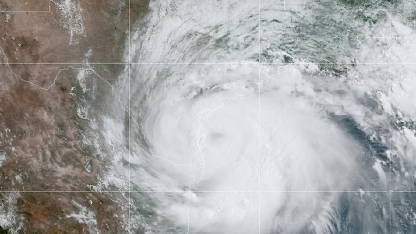 Hurrikan "Hanna" steuerte über dem Atlantik auf Texas zu.