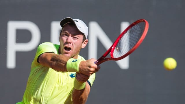 Dominik Koepfer hat sein Auftaktmatch in Hamburg gewonnen.