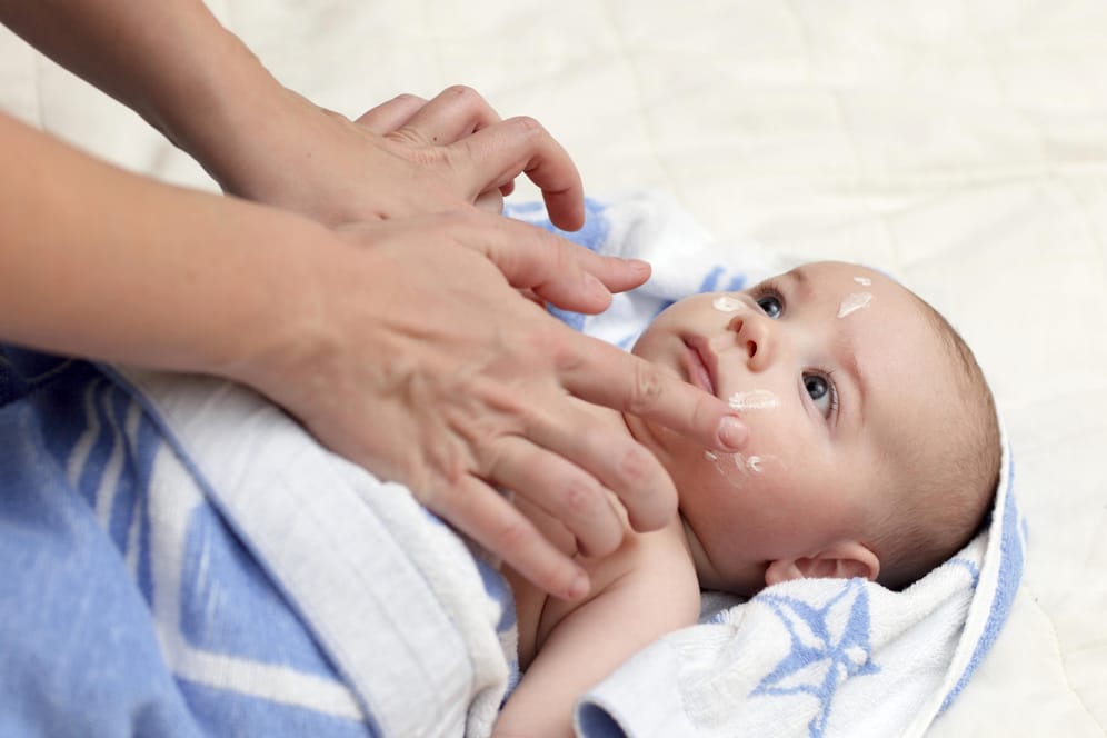 Babypflegecremes: Einige Produkte wiesen problematische Inhaltsstoffe auf.