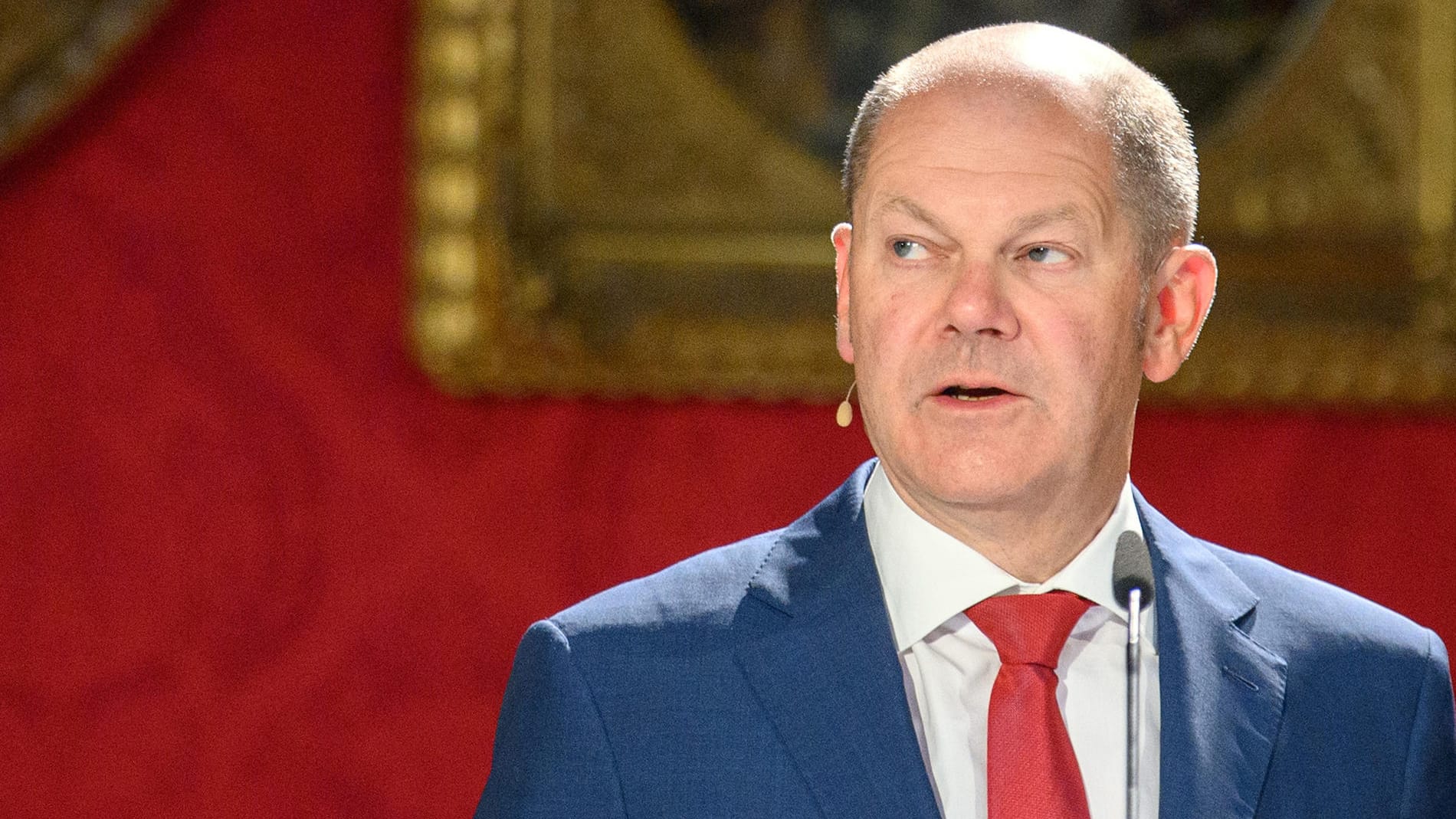 Olaf Scholz spricht auf einer Preisverleihung: Die SPD kann in Umfragen nicht von der Beliebtheit ihres Kanzlerkandidaten profitieren.