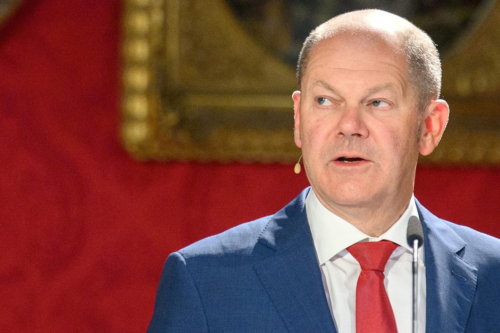 Olaf Scholz spricht auf einer Preisverleihung: Die SPD kann in Umfragen nicht von der Beliebtheit ihres Kanzlerkandidaten profitieren.