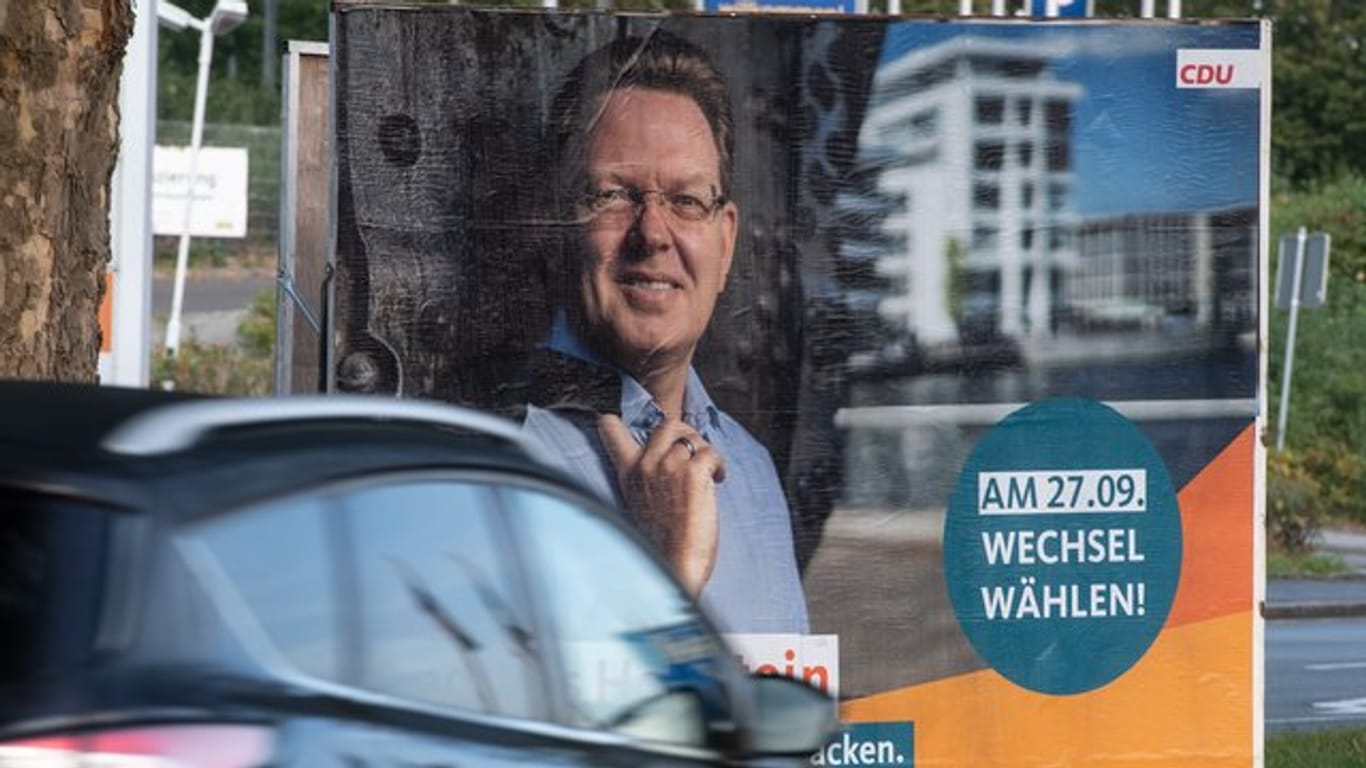 Ein Plakat des Dortmunder CDU-Kandidaten Andreas Hollstein (Archivbild): Die Grünen haben nun eine Wahlempfehlung für Hollstein ausgesprochen.
