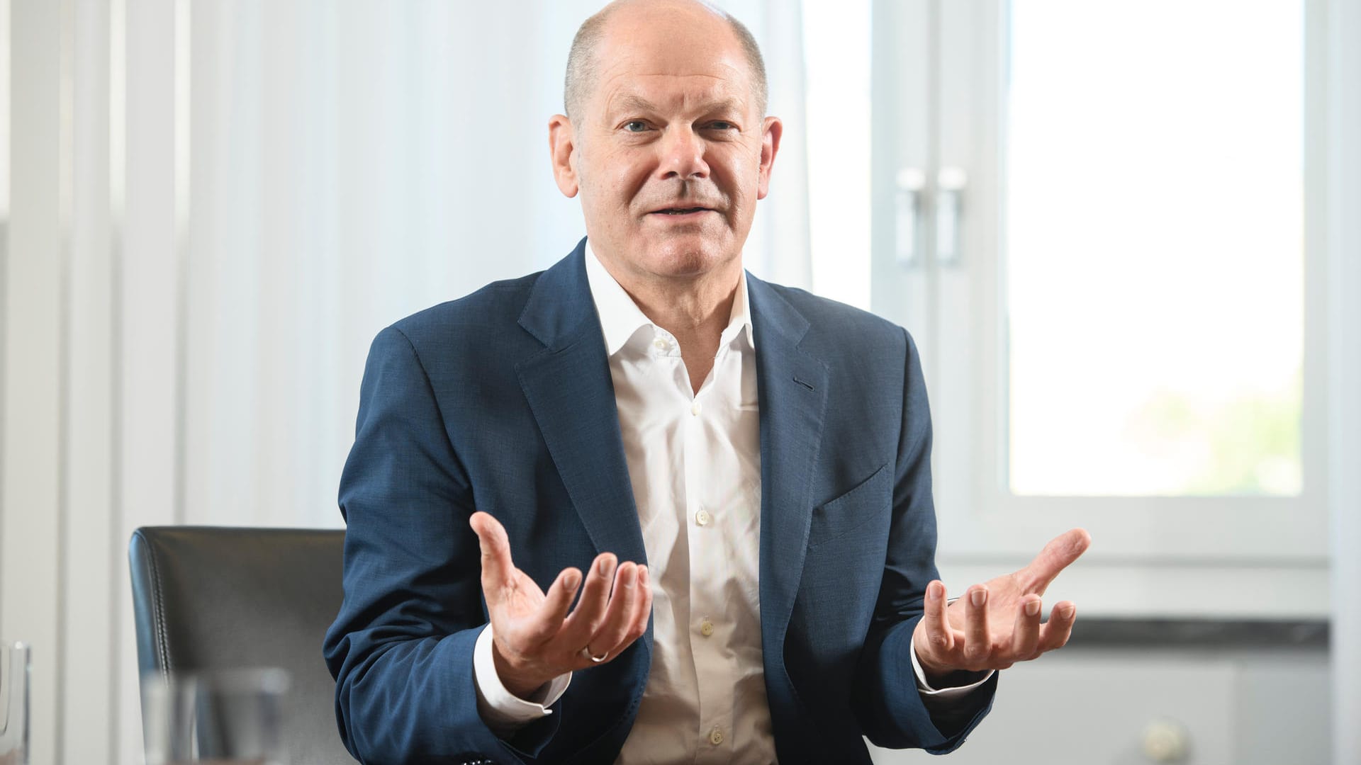 Alle Hände voll zu tun: Die Corona-Krise fordert Spitzenpolitiker wie Olaf Scholz besonders.