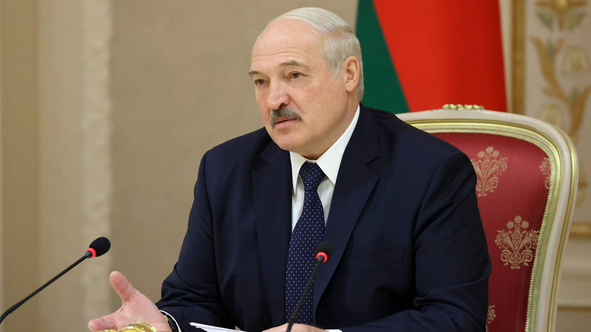 Belarus: Alexander Lukaschenko hat sich erneut in sein Amt einführen lassen, ganz ohne Ankündigung. Belarus: Alexander Lukaschenko hat sich erneut in sein Amt einführen lassen, ganz ohne Ankündigung.