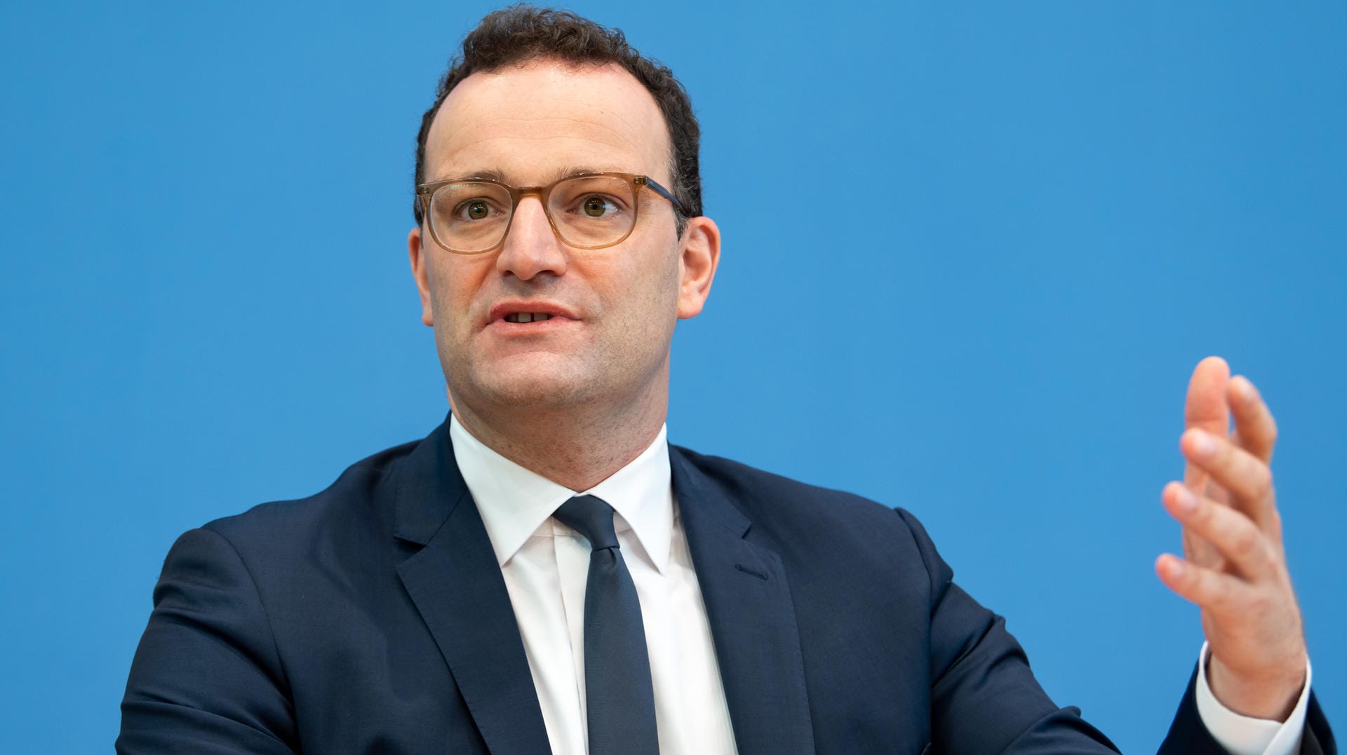 Jens Spahn: Hat dazu aufgefordert, die Corona-App weiterhin zu nutzen und auch Kontakte für die Nachverfolgung einzugeben. Jens Spahn: Hat dazu aufgefordert, die Corona-App weiterhin zu nutzen und auch Kontakte für die Nachverfolgung einzugeben.