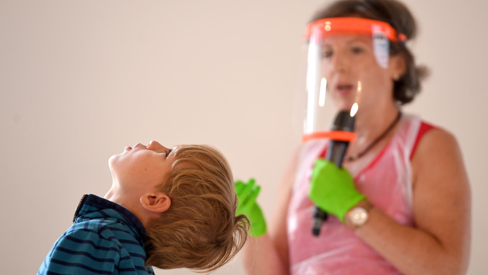 Präsentation des Gurgeltests: In Wien sollen Schulkinder und Lehrer direkt vor Ort mit dem neuen Verfahren getestet werden.