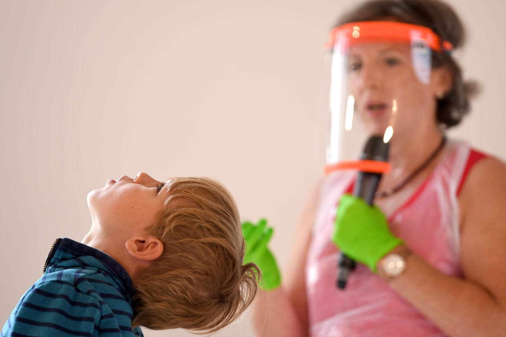 Präsentation des Gurgeltests: In Wien sollen Schulkinder und Lehrer direkt vor Ort mit dem neuen Verfahren getestet werden.