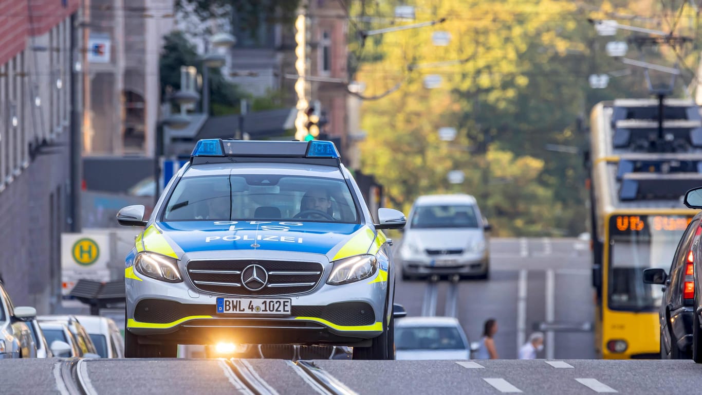 Polizeiauto in Stuttgart: Die Polizei hat ein Trio festgenommen, das unter anderem in Stuttgart Sexarbeiterinnen überfallen haben soll.