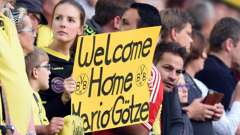 BVB-Fan mit Willkommensschild für Mario Götze: Fans setzten große Hoffnungen in Mario Götze.