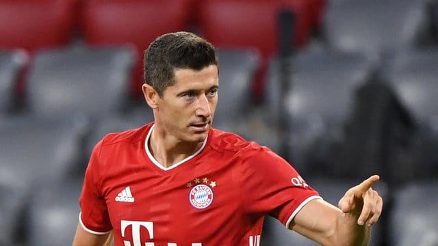 Robert Lewandowski wurde als Europas Fußballer des Jahres nominiert. Robert Lewandowski wurde als Europas Fußballer des Jahres nominiert.