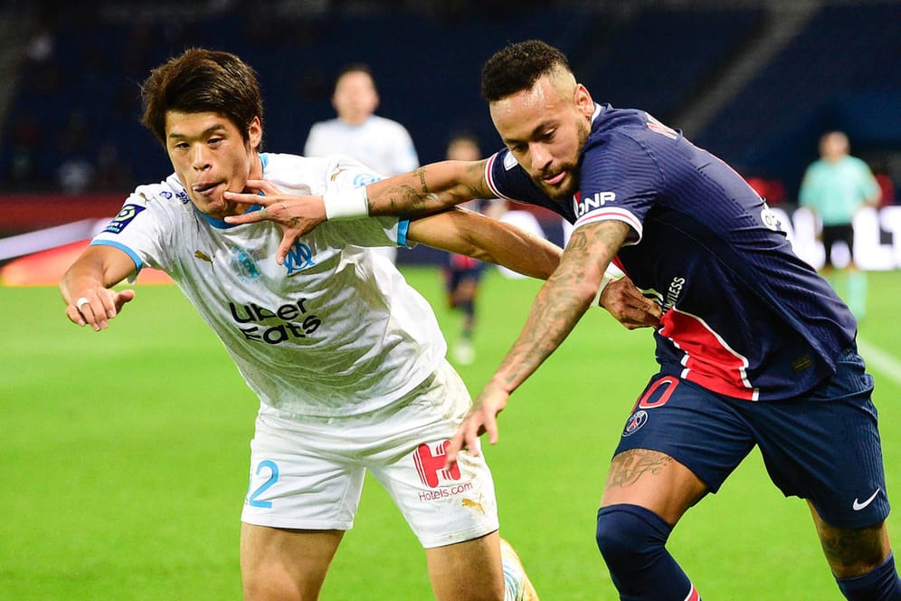 Neymar (re.) wird beschuldigt, seinen Marseille-Gegenspieler Hiroki Sakai (li.) rassistisch beleidigt zu haben.