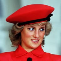 Lady Diana: In der neuen Staffel "The Crown" wird sie von Emma Corrin verkörpert und die plaudert nun ein intimes Detail aus.