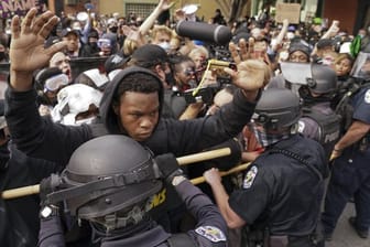 In Louisville (Kentucky) gab es nach der Entscheidung Zusammenstöße zwischen Polizei und Demonstranten.