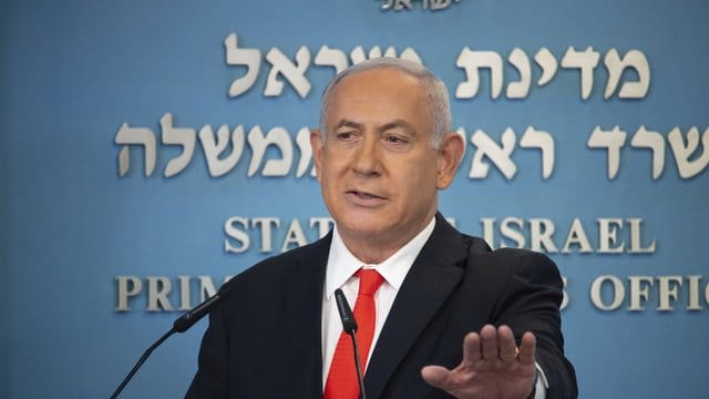 Israels Ministerpräsident Benjamin Netanjahu will den Corona-Lockdown verschärfen. Israels Ministerpräsident Benjamin Netanjahu will den Corona-Lockdown verschärfen.