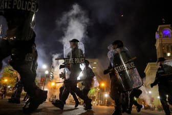 Ausschreitungen in Louisville: In der Nacht kommt es zu Zusammenstößen zwischen Polizei und Demonstranten.