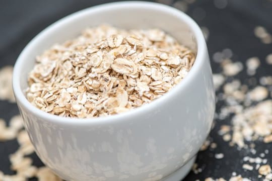 Haferflocken zum Frühstück sind ein idealer Start in den Tag - sie enthalten viele Vitamine und Eiweiß.