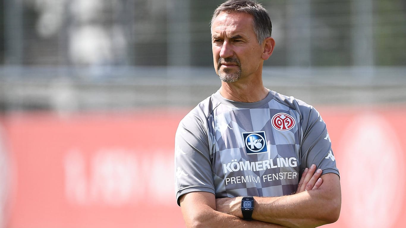 Achim Beierlorzer: Die Situation gerät für den Mainz-Trainer allmählich außer Kontrolle.