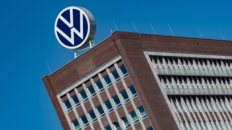 Die VW-Zentrale in Wolfsburg (Symbolbild): Volkswagen zahlt den Opfern des brasilianischen Militärregimes eine Entschädigung.