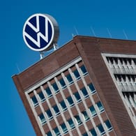Die VW-Zentrale in Wolfsburg (Symbolbild): Volkswagen zahlt den Opfern des brasilianischen Militärregimes eine Entschädigung.