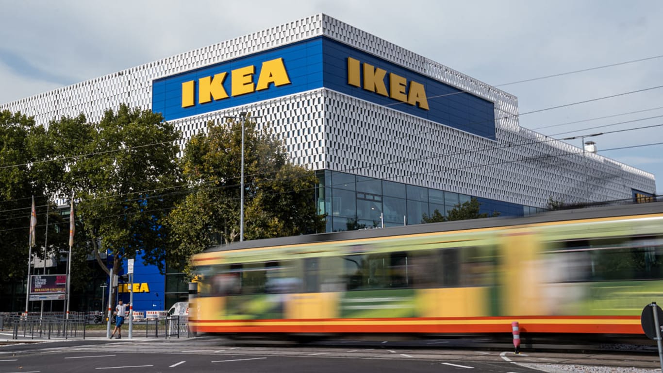 Blick auf die Ikea-Filiale in Karlsruhe: Sie ist per Straßenbahn erreichbar.